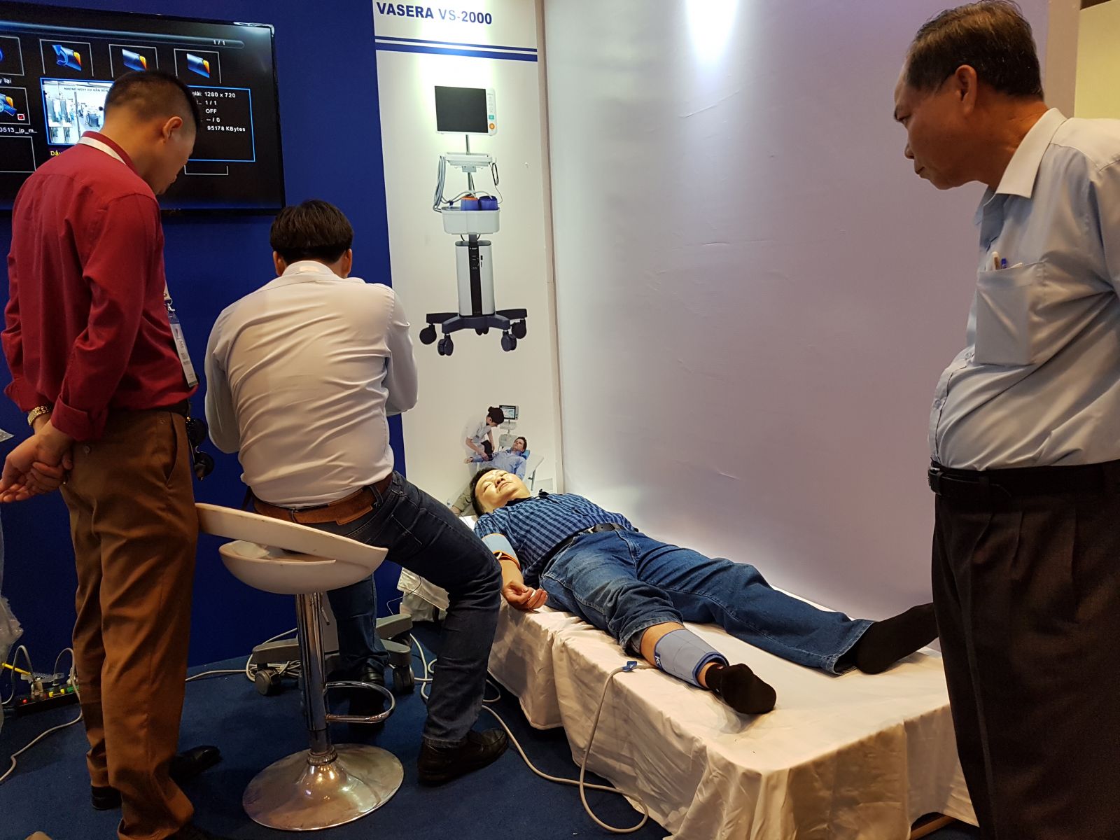 Gian hàng của Công ty Cổ phần Đầu tư HDN gây chú ý tại Đại hội Tim mạch toàn quốc lần thứ 16 tại Đà Nẵng. 12