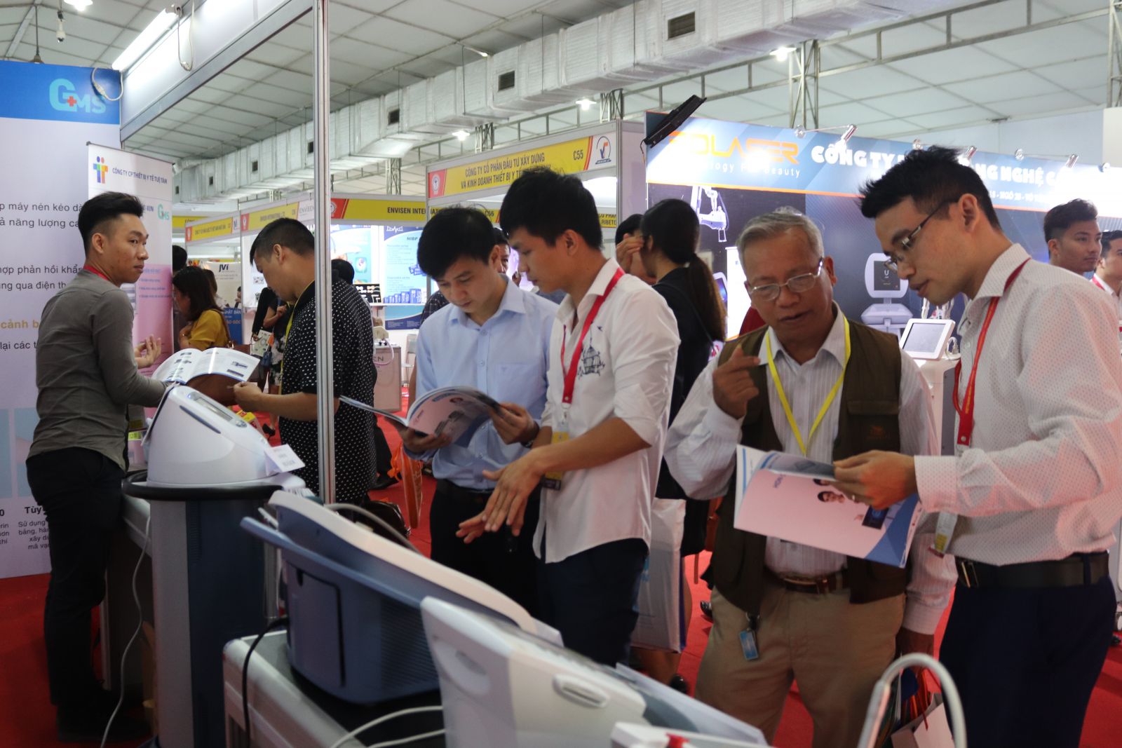 Gian hàng của Công ty HDN thu hút đông khách tham quan tại Triển lãm Quốc tế chuyên ngành Y dược Việt Nam lần thứ 26 3