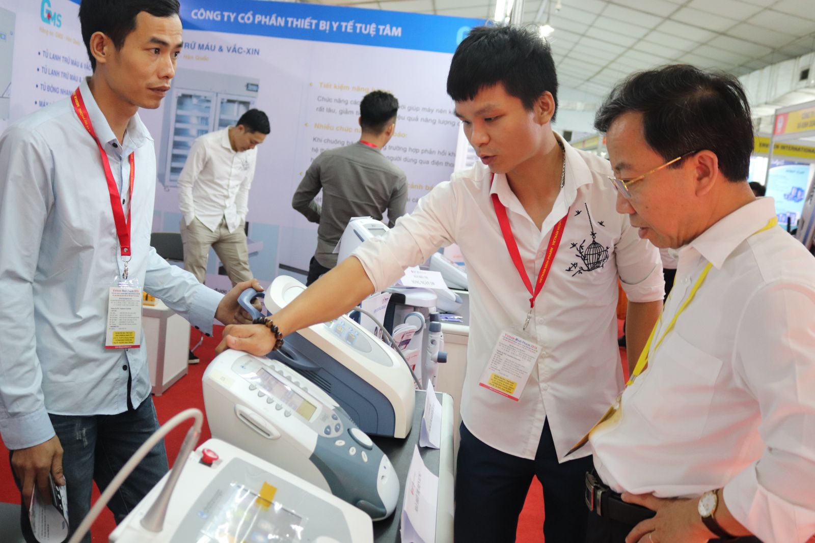 Gian hàng của Công ty HDN thu hút đông khách tham quan tại Triển lãm Quốc tế chuyên ngành Y dược Việt Nam lần thứ 26 5