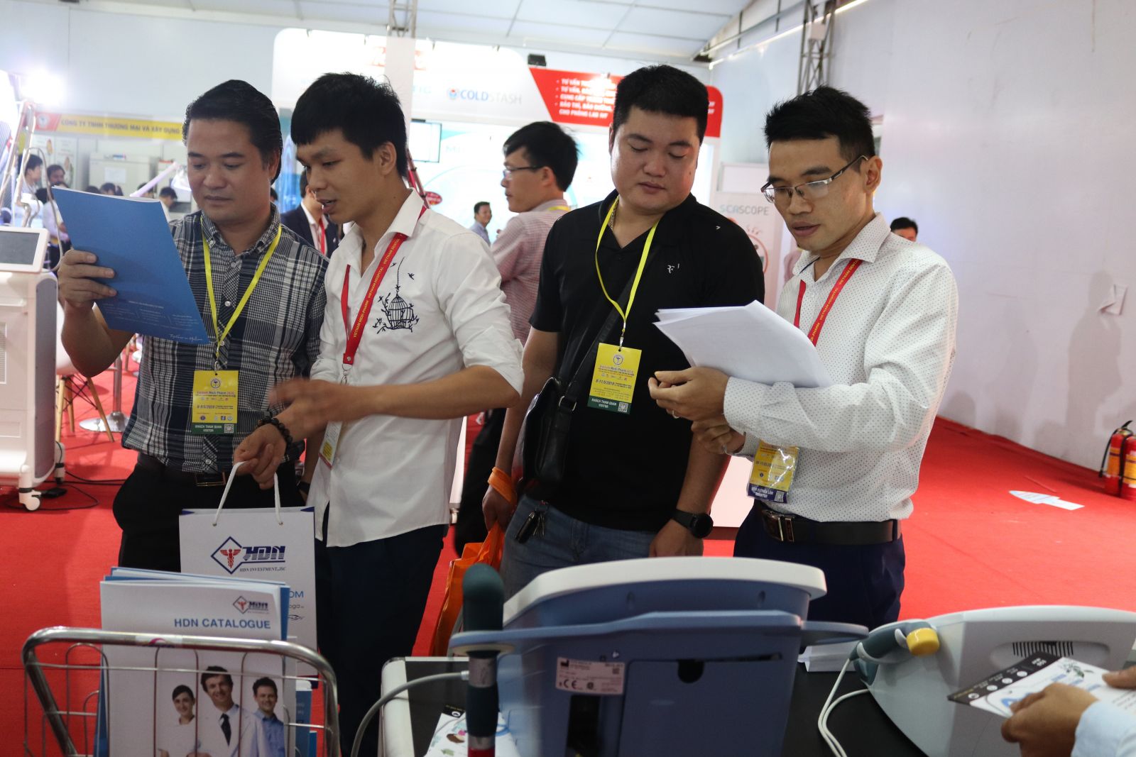 Gian hàng của Công ty HDN thu hút đông khách tham quan tại Triển lãm Quốc tế chuyên ngành Y dược Việt Nam lần thứ 26 7