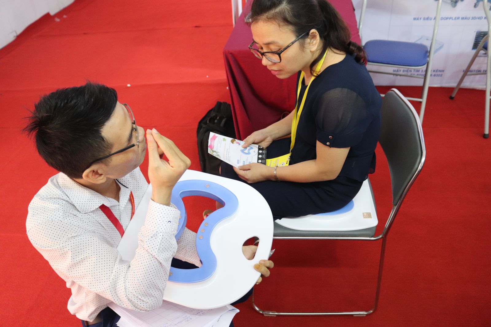 Gian hàng của Công ty HDN thu hút đông khách tham quan tại Triển lãm Quốc tế chuyên ngành Y dược Việt Nam lần thứ 26 8