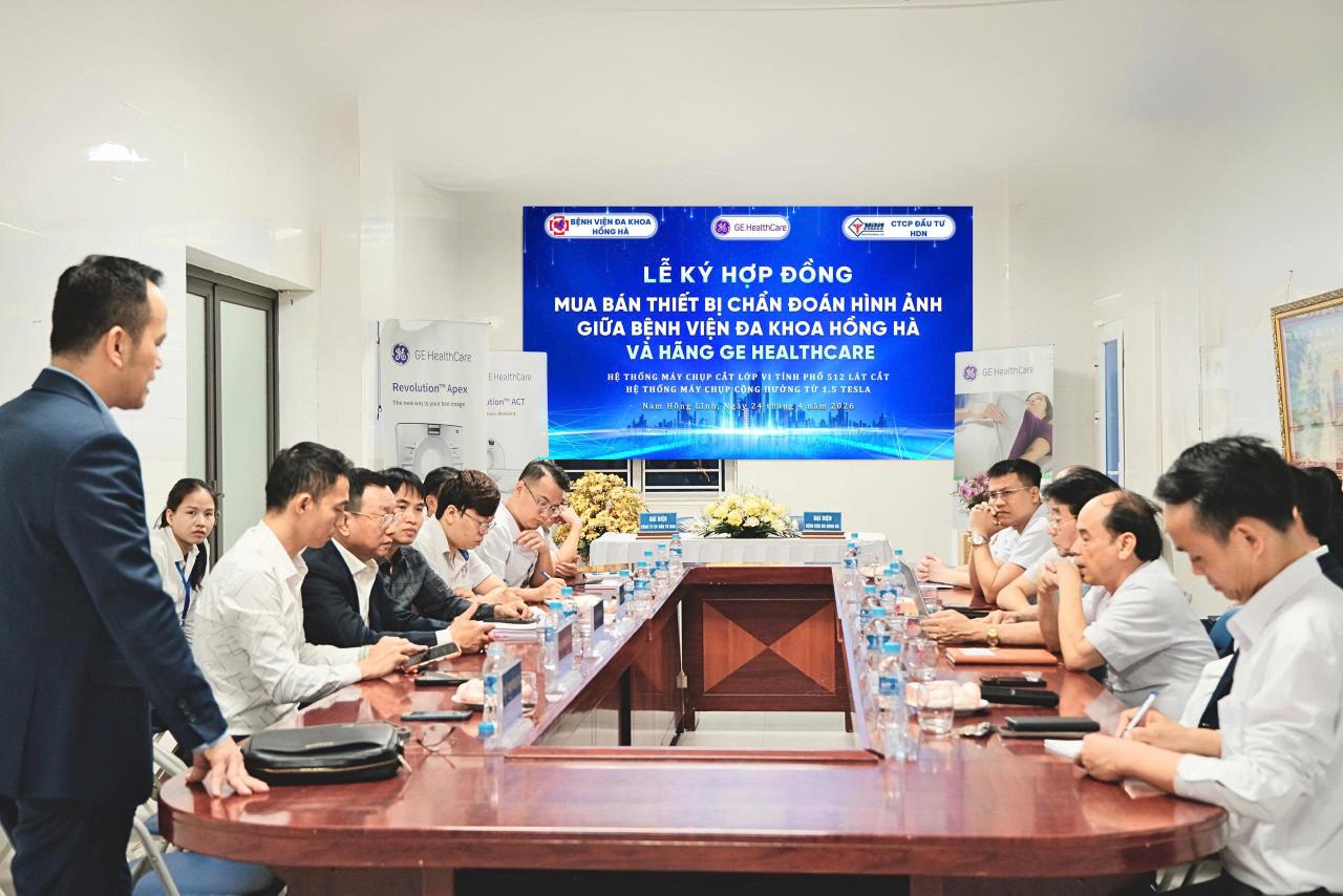Le ky ket hop dong mua ban thiet bi với benh vien da khoa hong ha-2