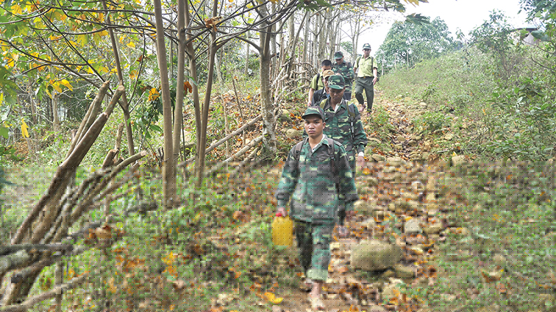 Giữ rừng nơi đầu nguồn sông Sê Băng Hiêng