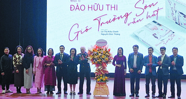 Phóng sự: Lễ ra mắt cuốn sách Gió Trường Sơn vẫn hát của tác giả Nhạc sĩ Trường Sơn Đào Hữu Thi.