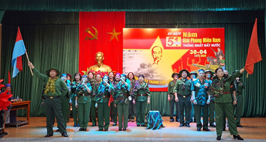 Văn nghệ CM kỉ niệm 51 năm Ngày giải phóng miền Nam thống nhất đấtnước