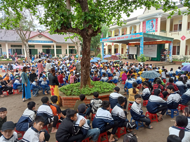 Bản tin về chương trình hoạt động ngoại khóa với chủ đề “Nối vòng tay lớn, truyền thông Pháp luật và hưởng ứng Ngày hội đọc sách Việt Nam 2021 tại trường TH&THCS Phú Vinh đưa trên kênh trang tin địa phương huyện Tân Lạc