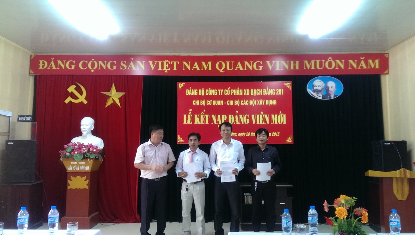 Party Committee of the agency organized the Party Admission Ceremony at Bach Dang Construction Joint Stock Company 201 1