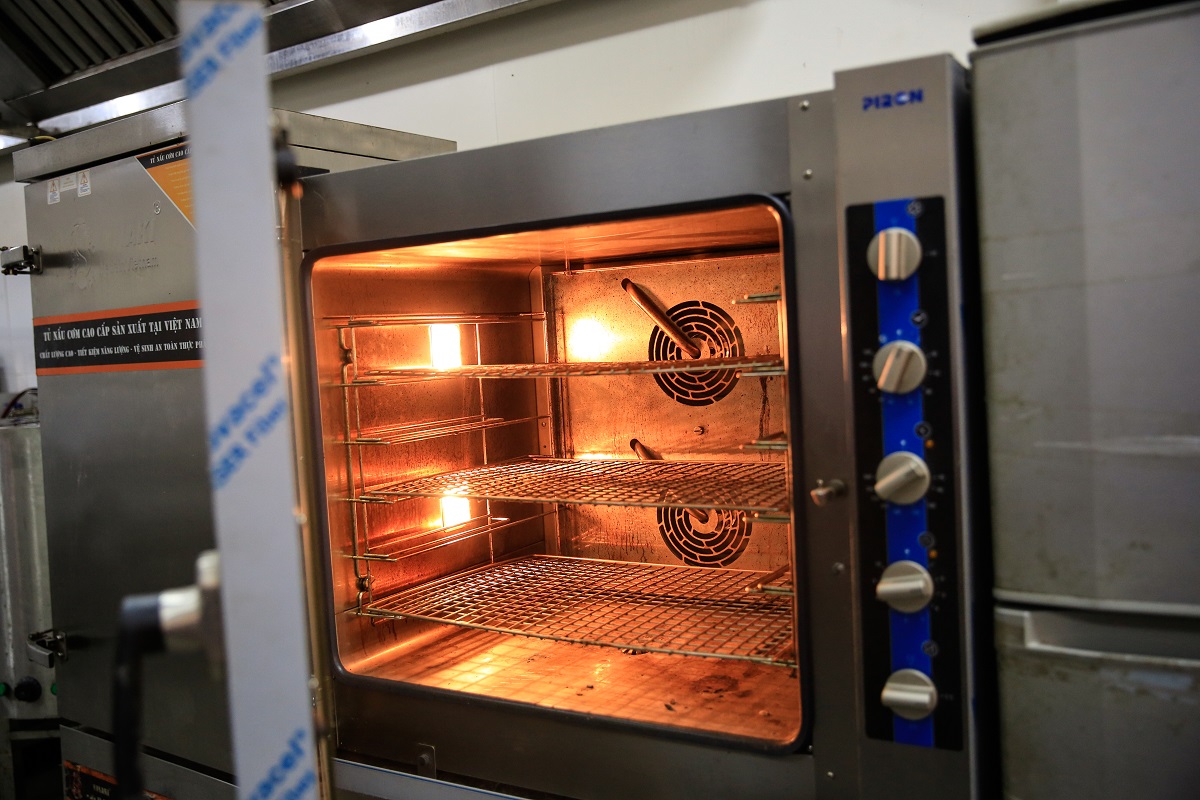 Hệ thống bếp ăn một chiều với các thiết bị hiện đại