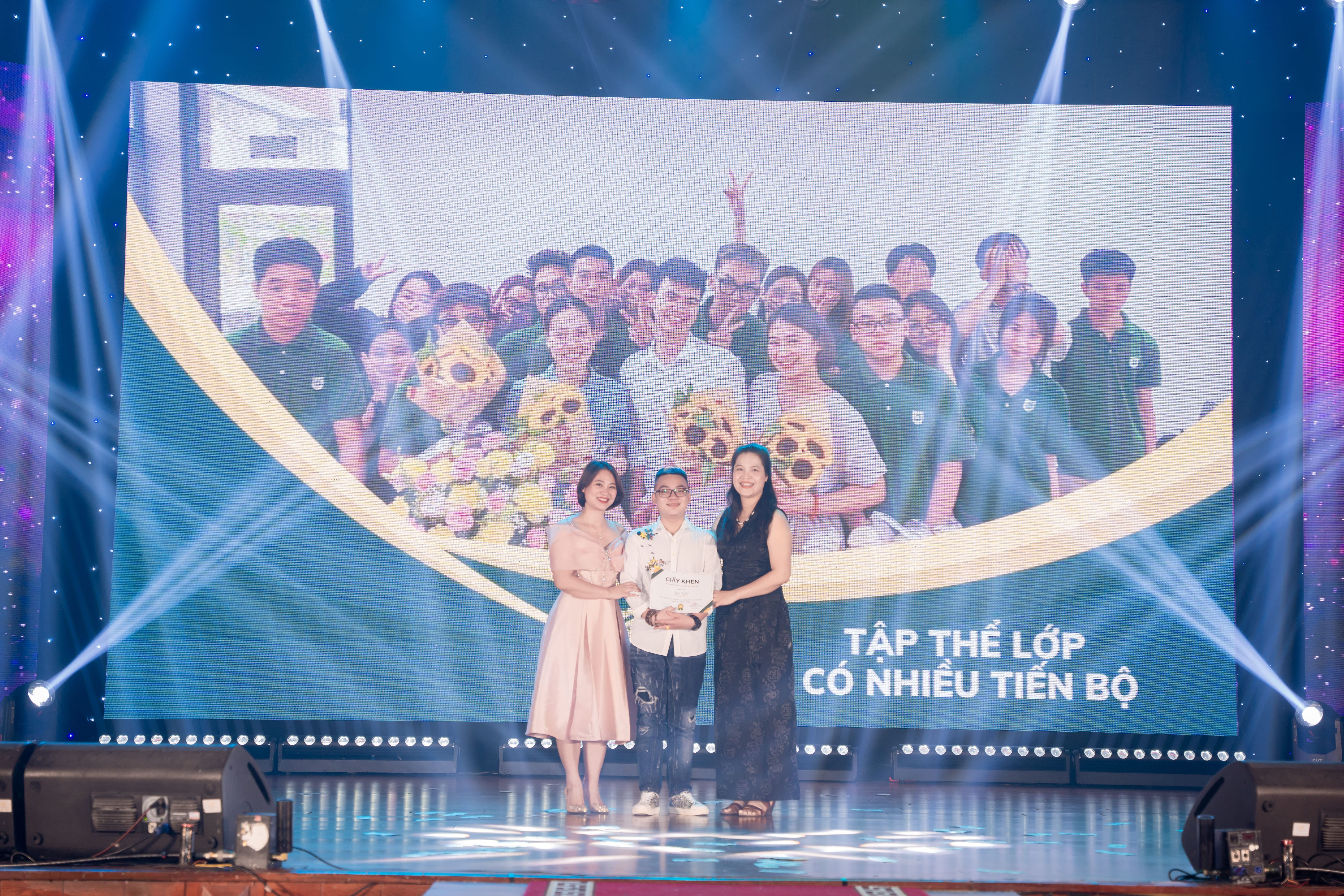 LUNG LINH SẮC MÀU DẠ TIỆC PROM PARTY LA TROBE 13