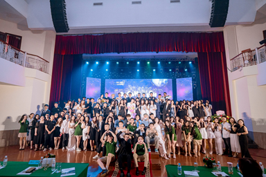 LUNG LINH SẮC MÀU DẠ TIỆC PROM PARTY LA TROBE