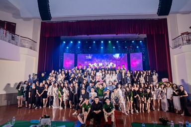 LUNG LINH SẮC MÀU DẠ TIỆC PROM PARTY LA TROBE