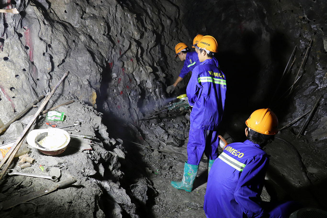Lễ thông hầm và hoàn thành lắp đặt tuyến ống áp lực giai đoạn 1 công trình thuỷ điện ngòi phát 7