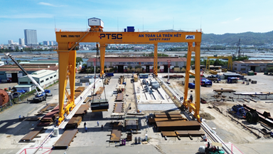 PTSC: Gantry crane 200Tx42m