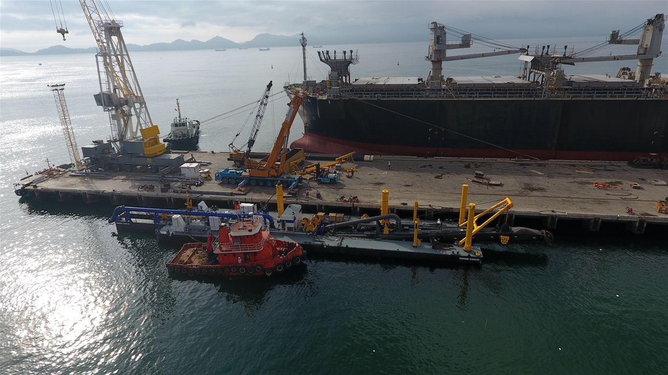 Xây dựng cầu tàu Cảng Cam Ranh