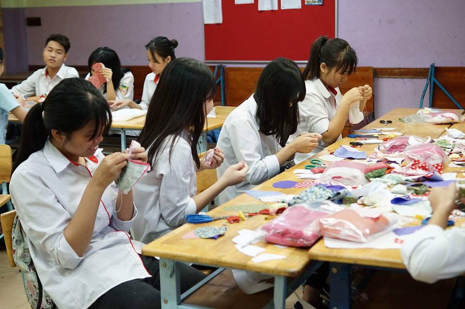Handmade cùng các em học sinh THPT Nguyễn Bỉnh Khiêm
