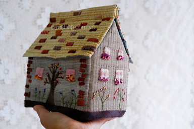 HỘP NGÔI NHÀ NHIỀU GẠCH