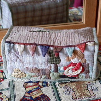 HỘP GIẤY ĂN CÔ GÁI VÀ DÂY CỜ