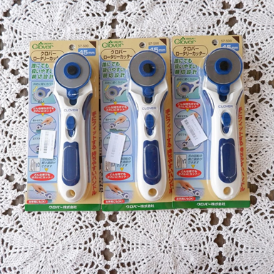 DỤNG CỤ CẮT VẢI CLOVER 45MM 57- 500