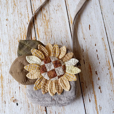 P0123 TÚI ĐEO CHÉO KÈM ĐEO TAY HOA HƯỚNG DƯƠNG