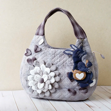 T0299 TÚI HOA 3D KÈM CHARM THỎ