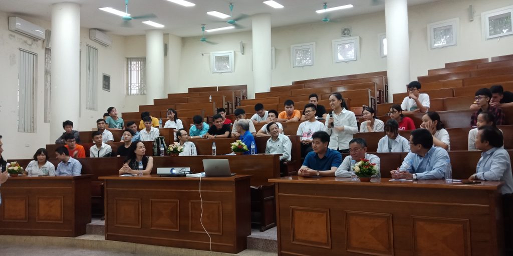 Giao lưu giữa tân sinh viên ngành Công nghệ Nông nghiệp với Khoa và nhà tuyển dụng 12