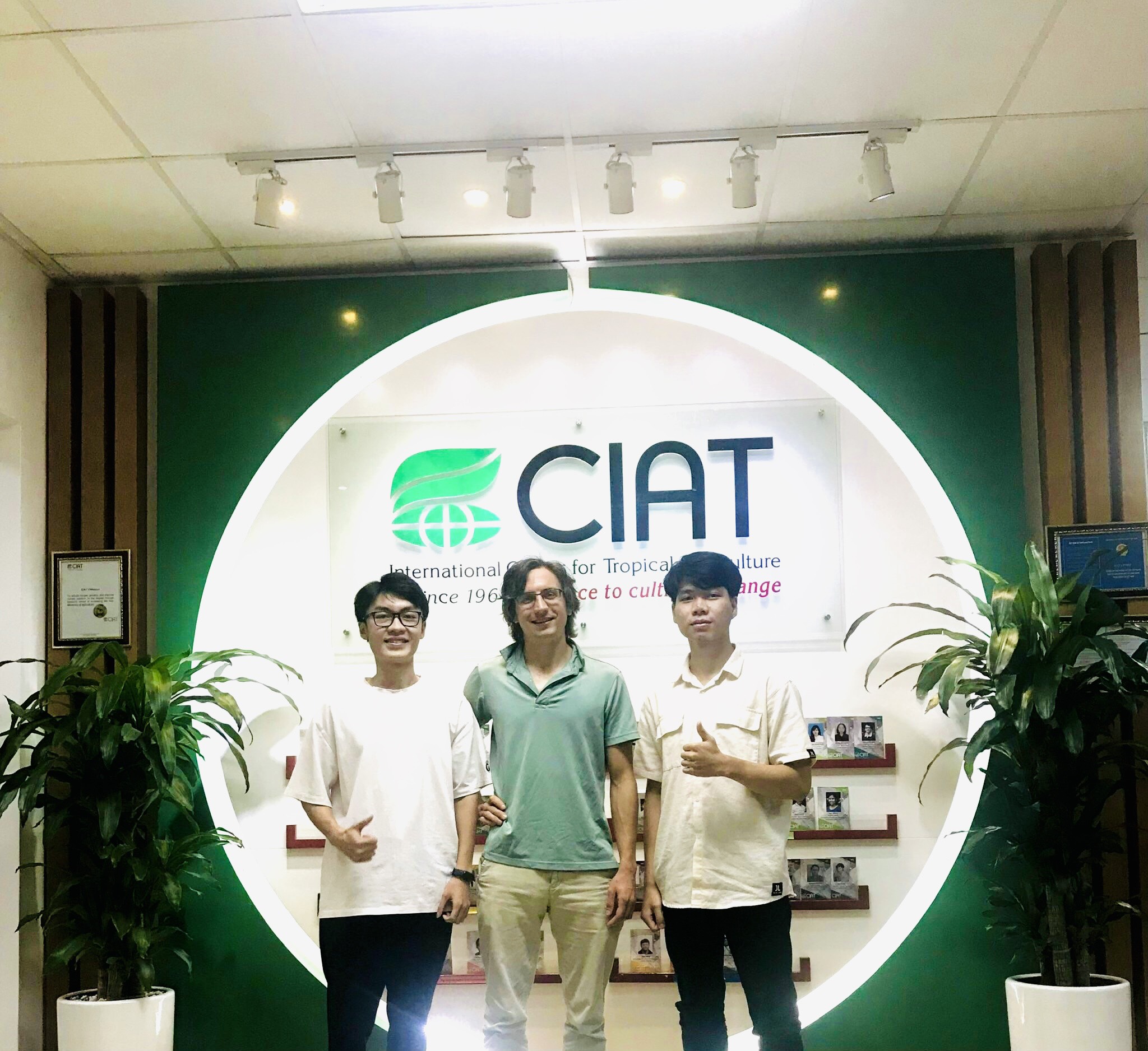 Trường Đại học Công nghệ, ĐHQGHN: Điểm đến về trao đổi học thuật và giao lưu quốc tế 6