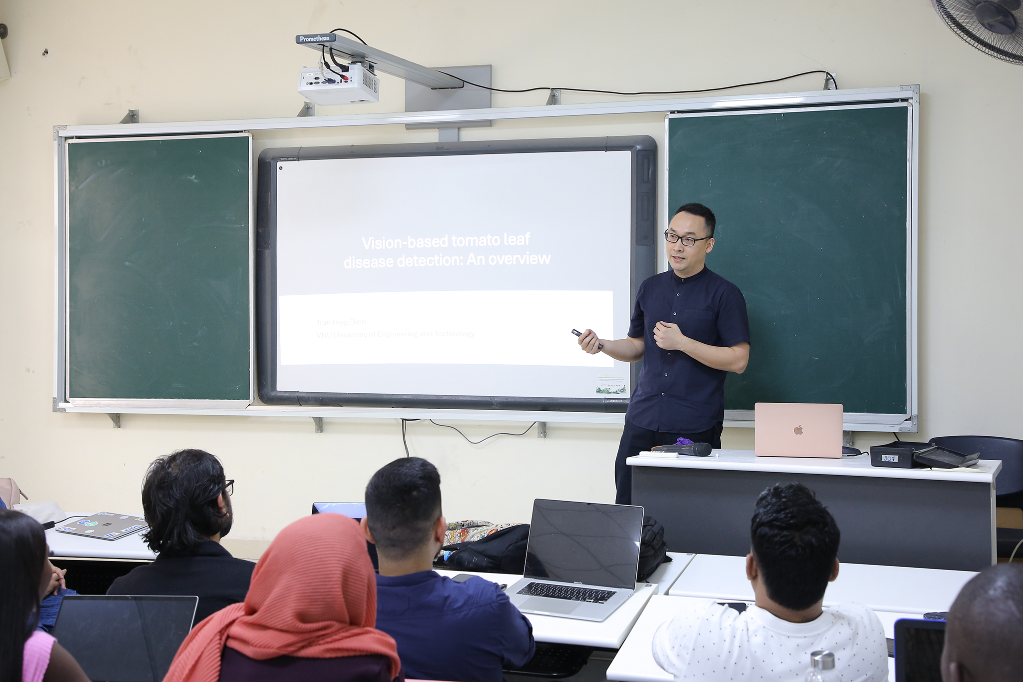 Trường Đại học Công nghệ, ĐHQGHN: Điểm đến về trao đổi học thuật và giao lưu quốc tế 8