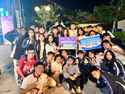 Sinh viên Khoa Công nghệ Nông nghiệp góp sắc màu trẻ trung trong chương trình Chào tân sinh viên ĐHQGHN 2025!