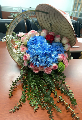 TÔN VINH “MỘT NỬA THẾ GIỚI” CỦA TRƯỜNG ĐẠI HỌC CÔNG NGHỆ