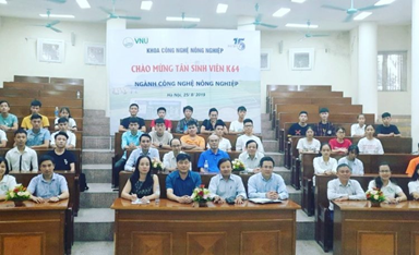 Giao lưu giữa tân sinh viên ngành Công nghệ Nông nghiệp với Khoa và nhà tuyển dụng