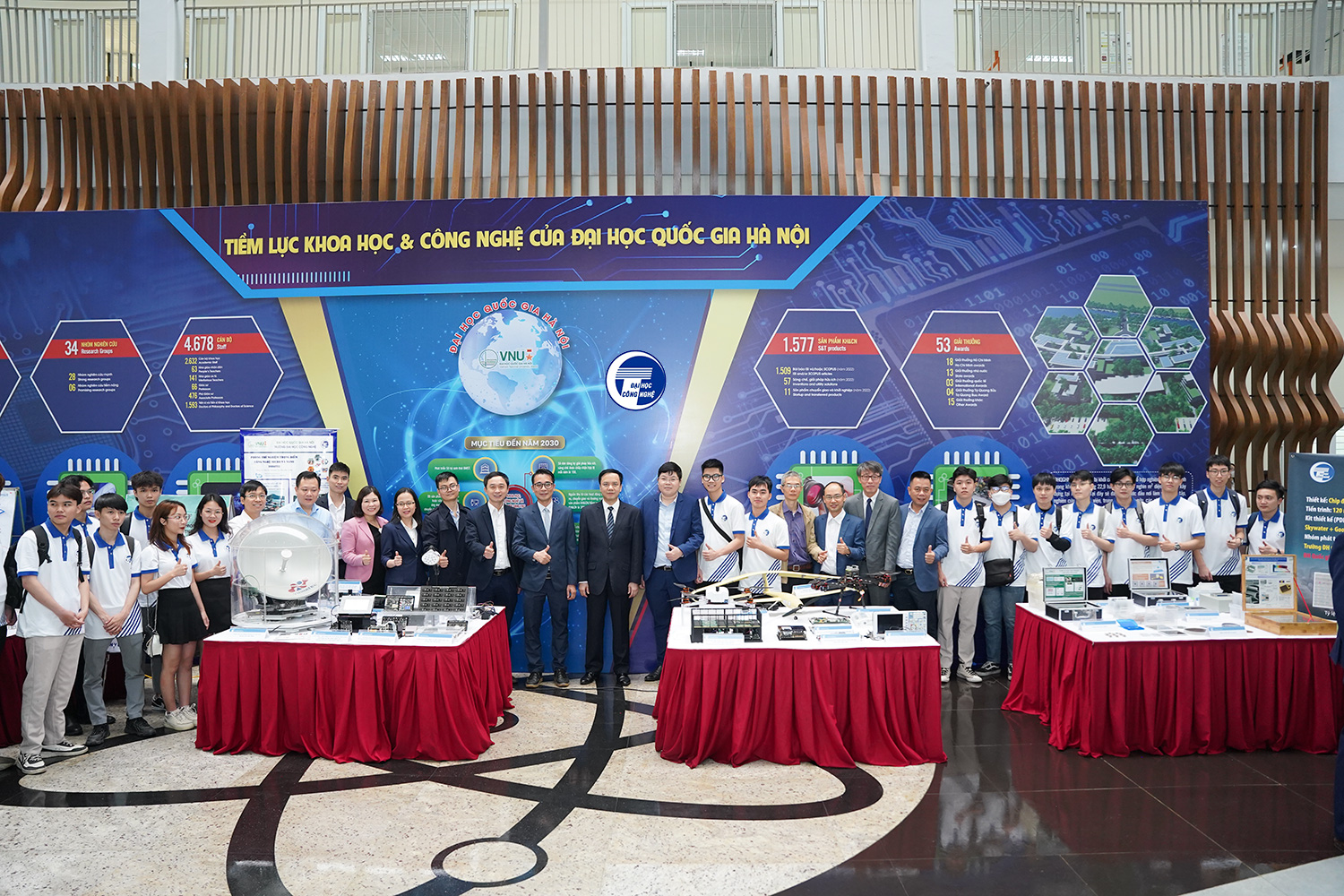 Triển lãm Công nghệ Chip bán dẫn của ĐHQGHN: UET mang tới nhiều công trình nghiên cứu giá trị 12