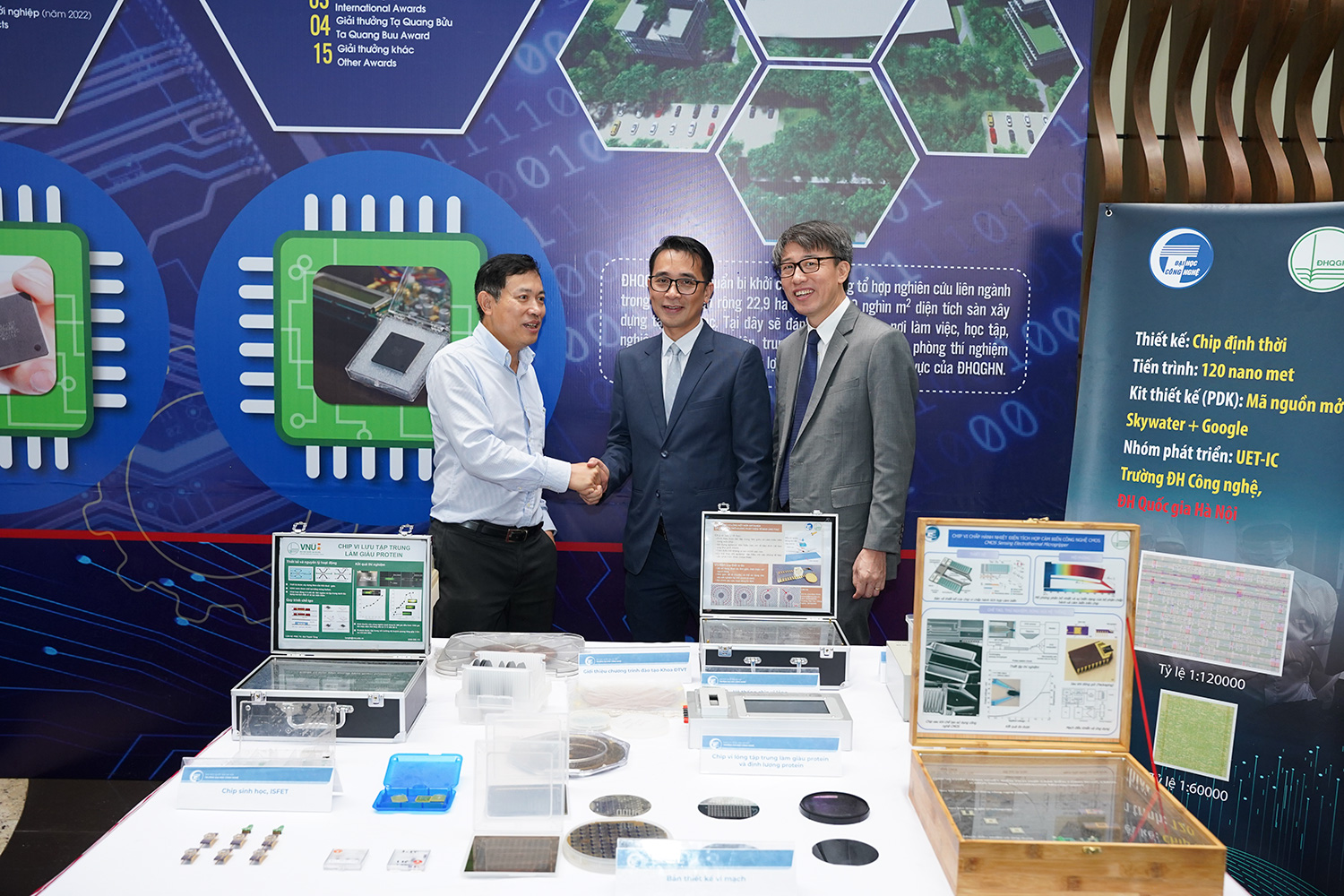 Triển lãm Công nghệ Chip bán dẫn của ĐHQGHN: UET mang tới nhiều công trình nghiên cứu giá trị 13