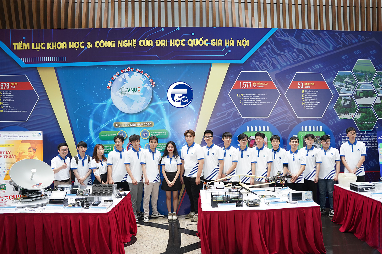 Triển lãm Công nghệ Chip bán dẫn của ĐHQGHN: UET mang tới nhiều công trình nghiên cứu giá trị 22