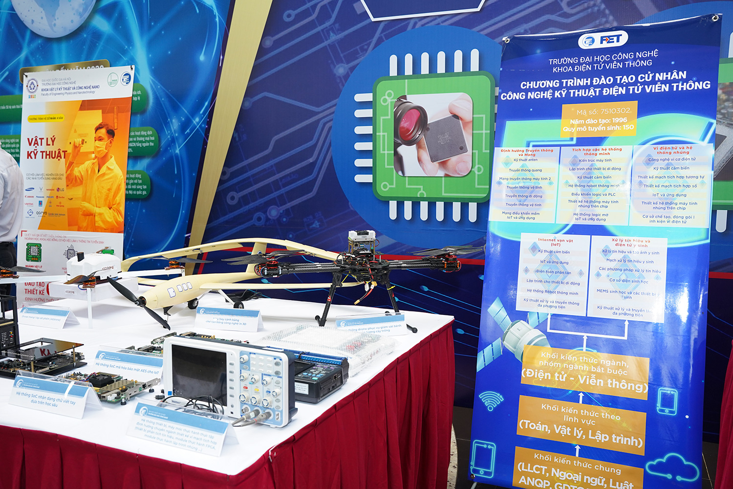 Triển lãm Công nghệ Chip bán dẫn của ĐHQGHN: UET mang tới nhiều công trình nghiên cứu giá trị 23