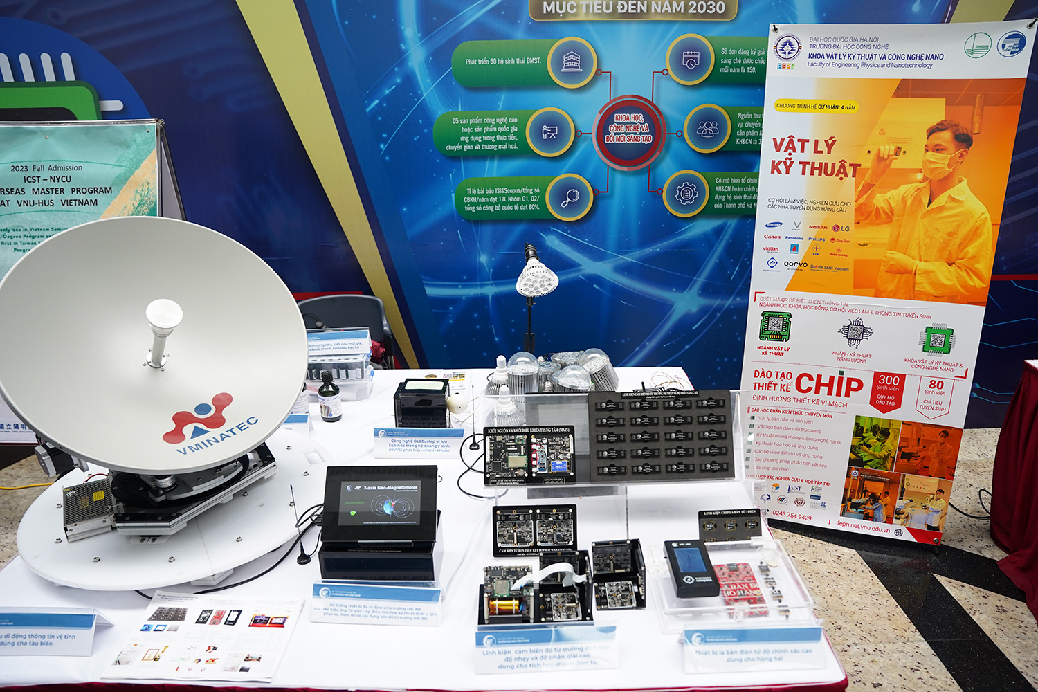 Triển lãm Công nghệ Chip bán dẫn của ĐHQGHN: UET mang tới nhiều công trình nghiên cứu giá trị 24