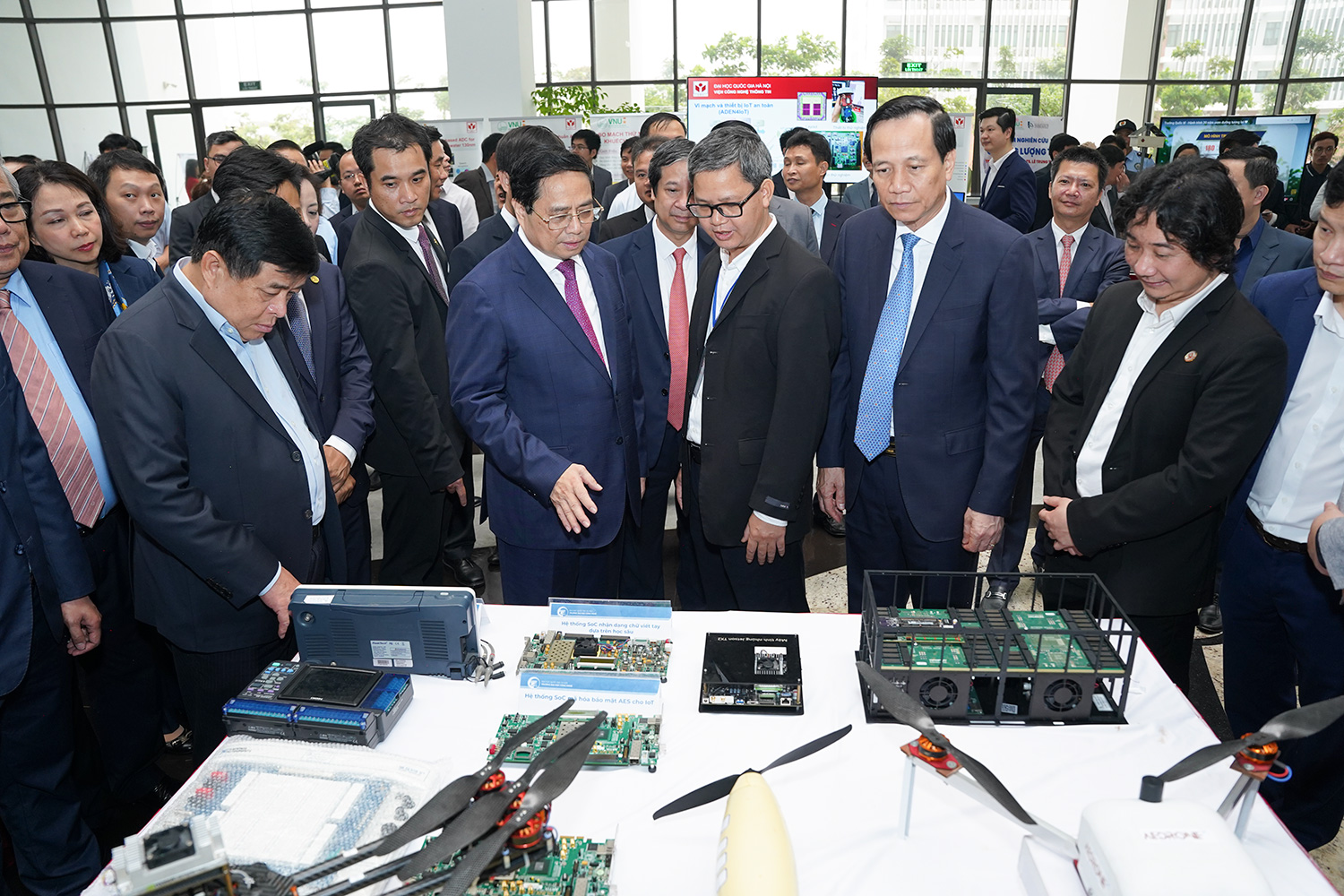 Triển lãm Công nghệ Chip bán dẫn của ĐHQGHN: UET mang tới nhiều công trình nghiên cứu giá trị 8