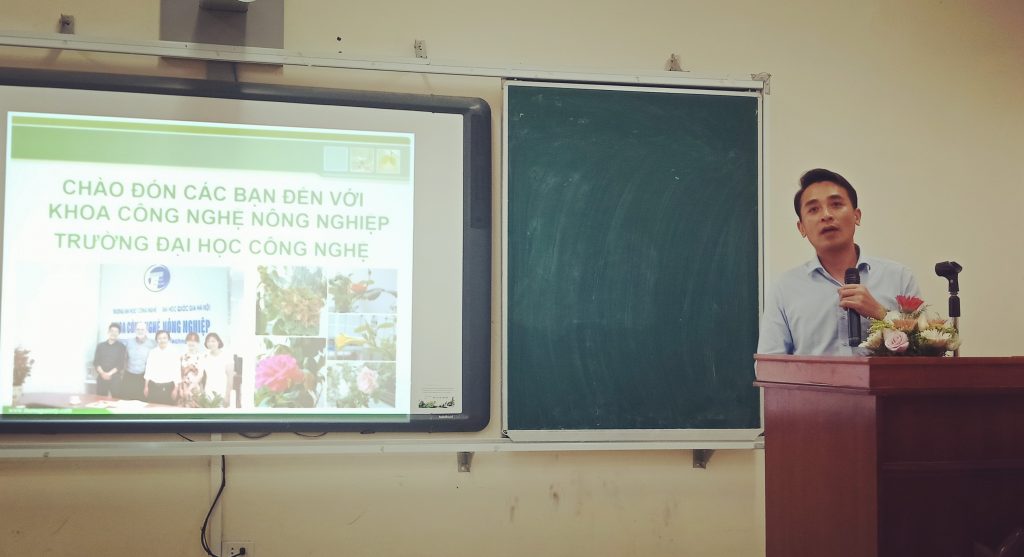 Giao lưu giữa tân sinh viên ngành Công nghệ Nông nghiệp với Khoa và nhà tuyển dụng 1
