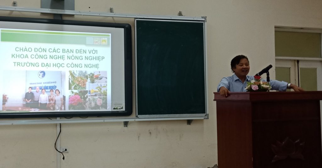 Giao lưu giữa tân sinh viên ngành Công nghệ Nông nghiệp với Khoa và nhà tuyển dụng 2