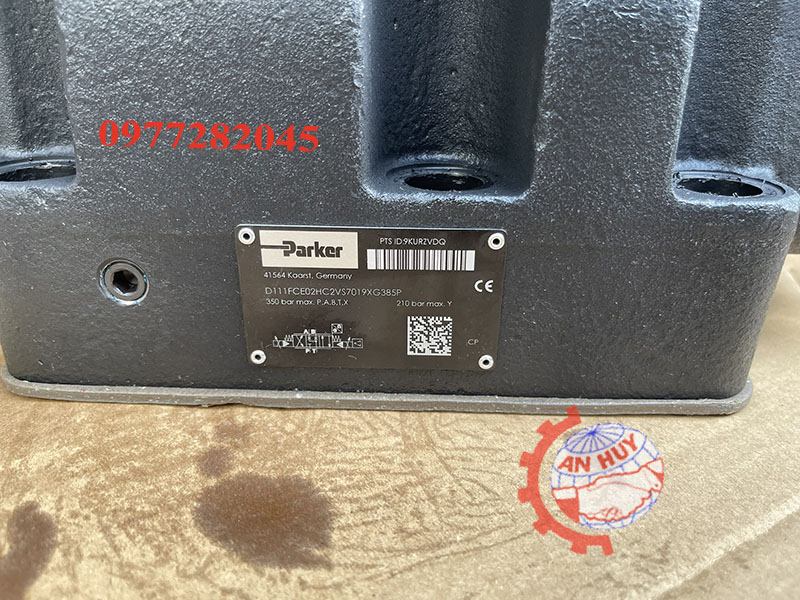 van-ty-le-parker-D111FCE02HC2VS7019XG385P