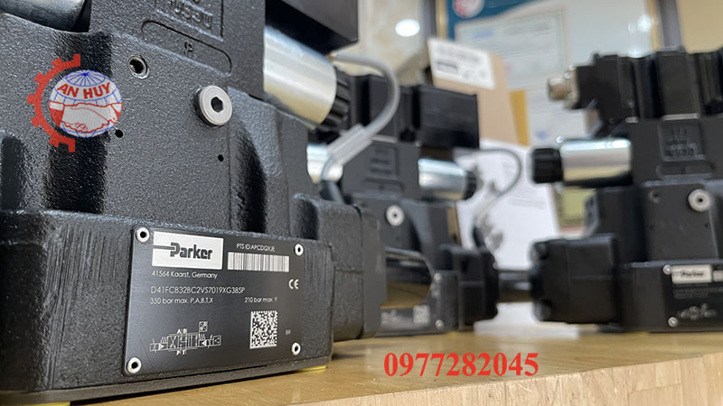 van-parker-d41fcb32bc2vs7019xg385p