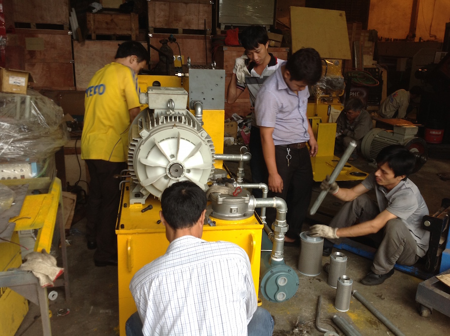 Lắp đặt bộ nguồn thuỷ lực cho công ty mía đường Sông Con 11