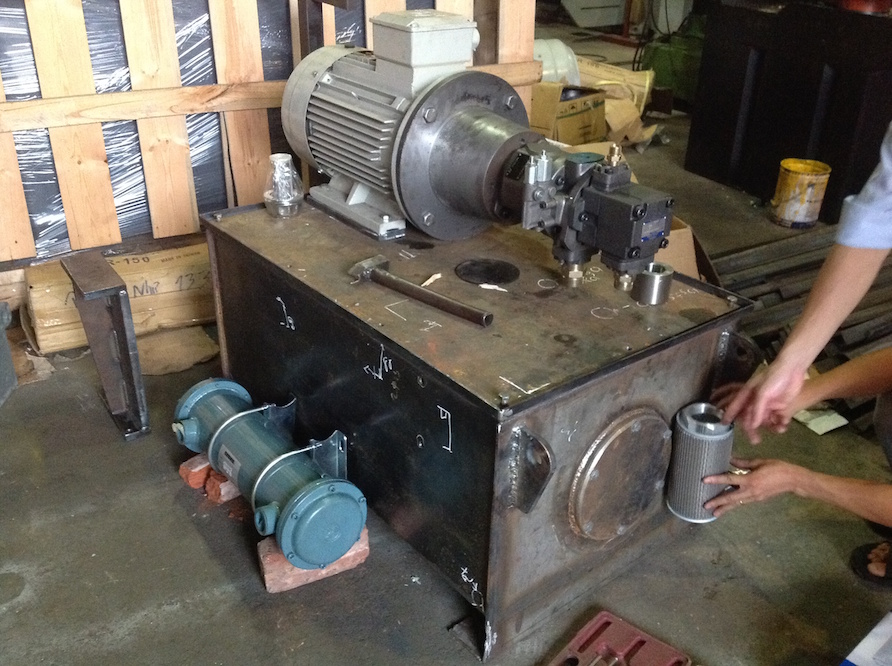 Lắp đặt bộ nguồn thuỷ lực cho công ty mía đường Sông Con 12