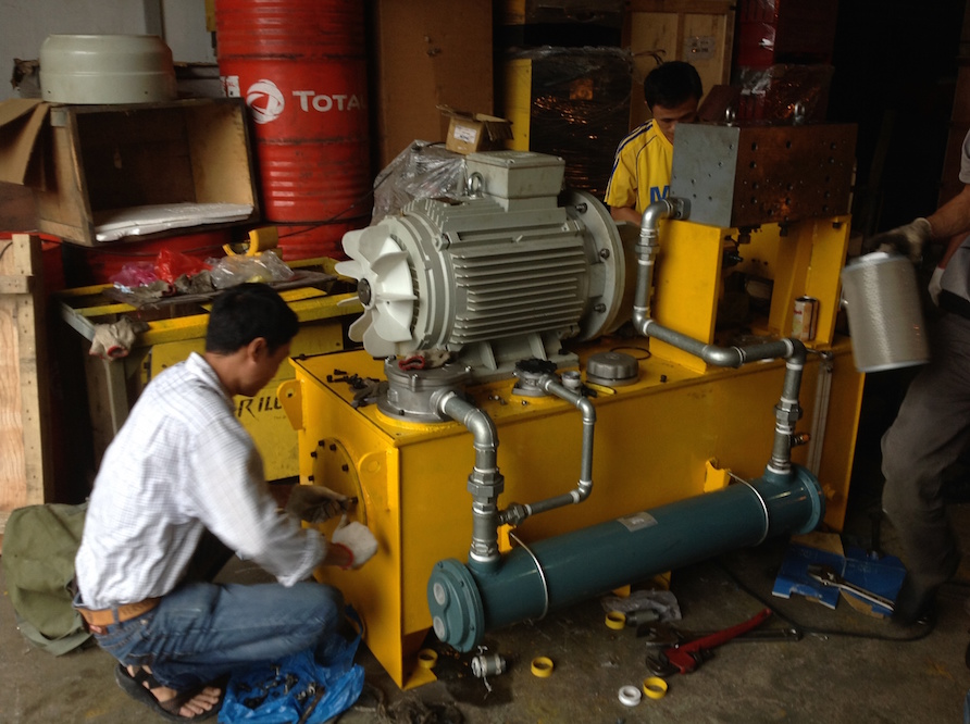 Lắp đặt bộ nguồn thuỷ lực cho công ty mía đường Sông Con 8