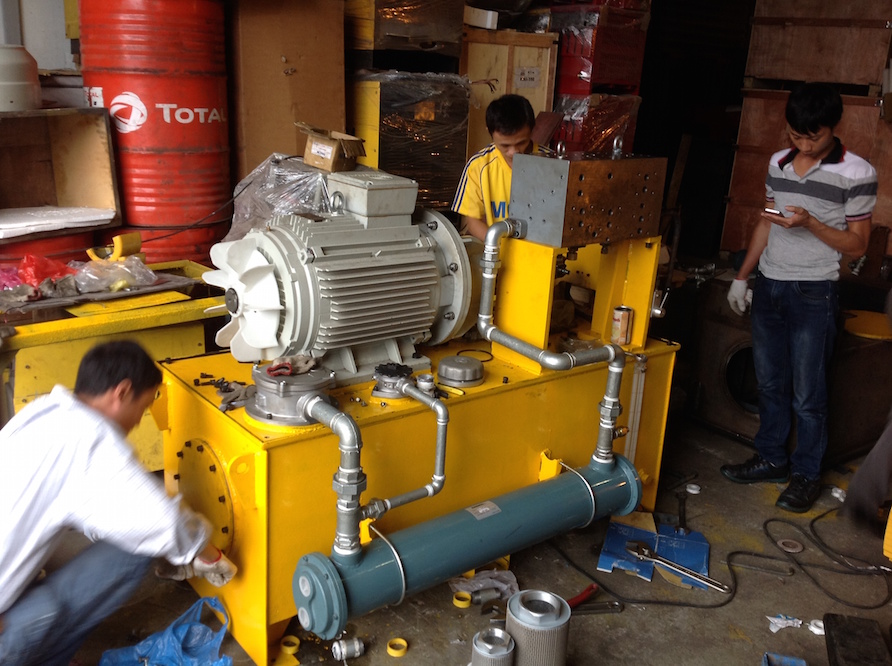 Lắp đặt bộ nguồn thuỷ lực cho công ty mía đường Sông Con 9