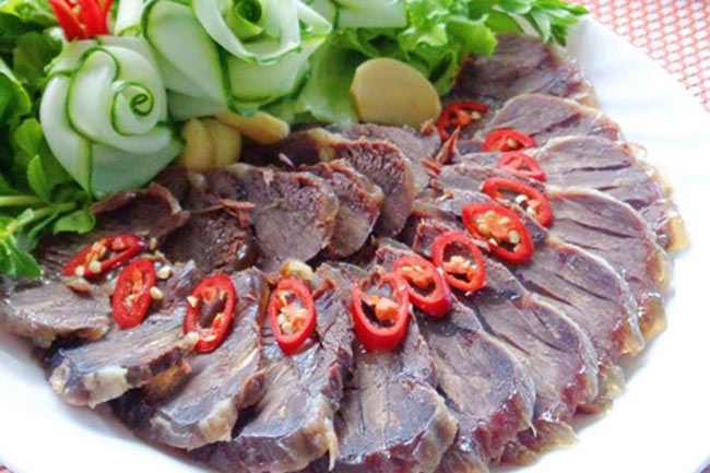 GẦU BÒ MEDINA TÂY BAN NHA