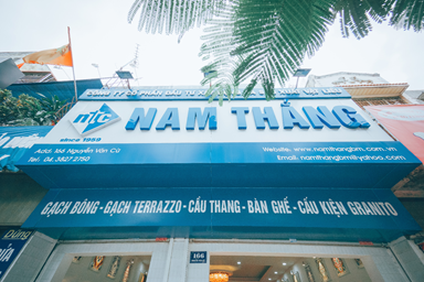 Showroom Nguyễn Văn Cừ, Hà Nội