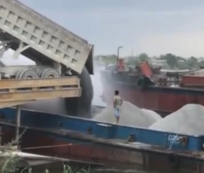 The process of loading and unloading from the truck to the barge