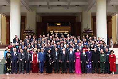 The State President Vo Van Thuong meets with representatives of intellectuals, scientists, writers and artists