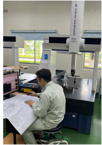 Mold manufacturing and quality control by modern high-precision processing machines 3