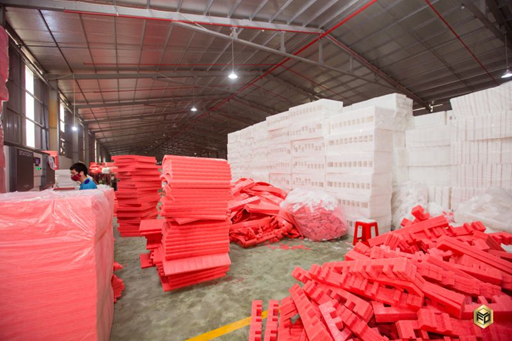 Khu vực sản xuất xốp PE FOAM và máy móc sản xuất